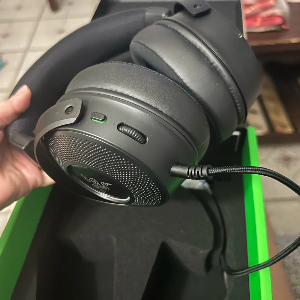 Razer KRAKEN V3 wired USB gaming headset with Razer chroma RGB